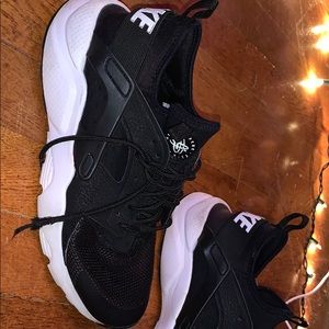 brand new nike huraches